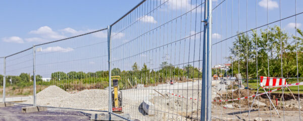 securiser-une-zone-de-travaux-grace-aux-barrieres-de-protection